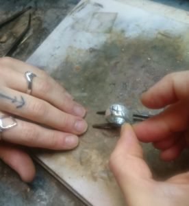 Fase di lavorazione della brunitura.