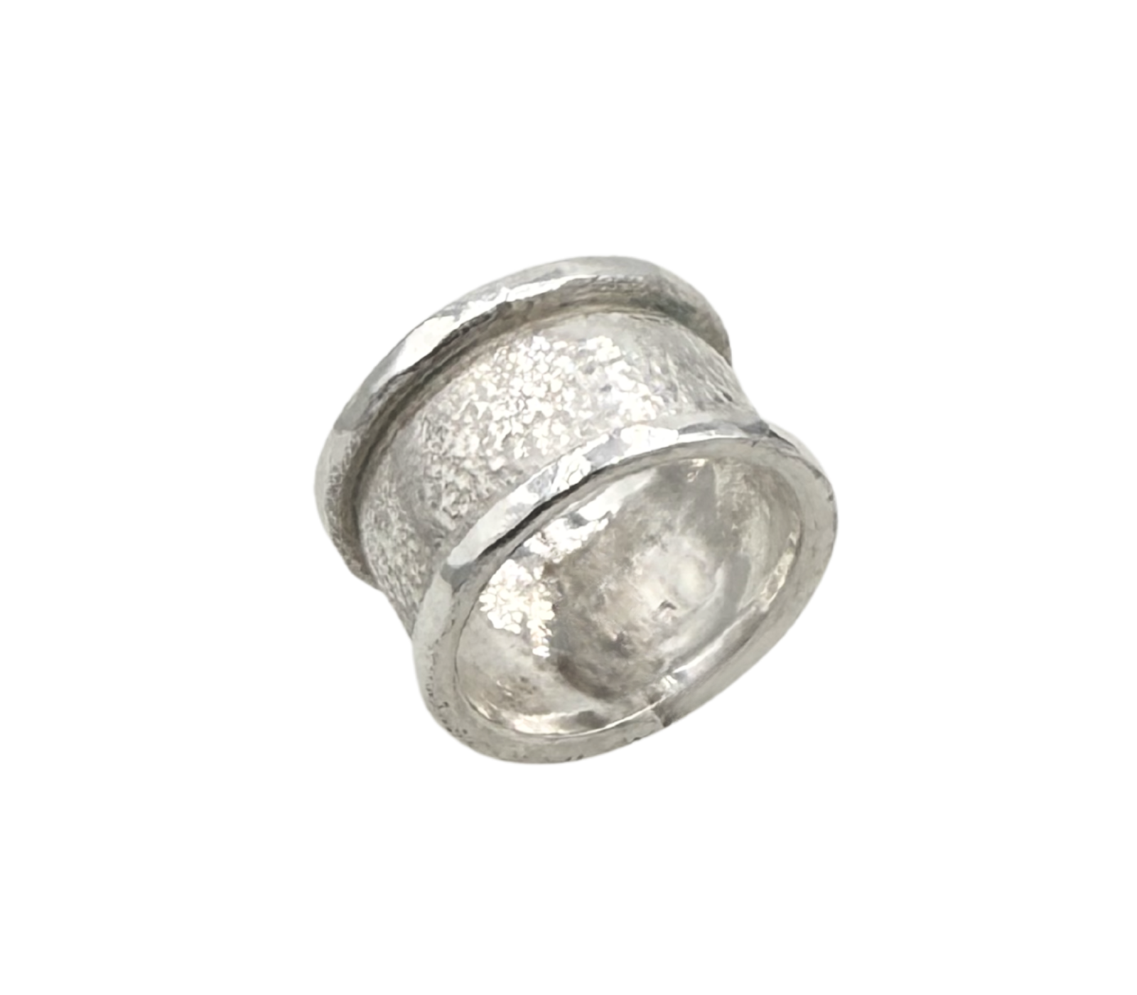 anello a fascia in argento battuto
