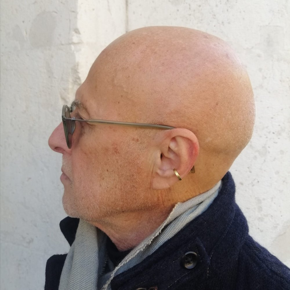 L'orecchino indossato.