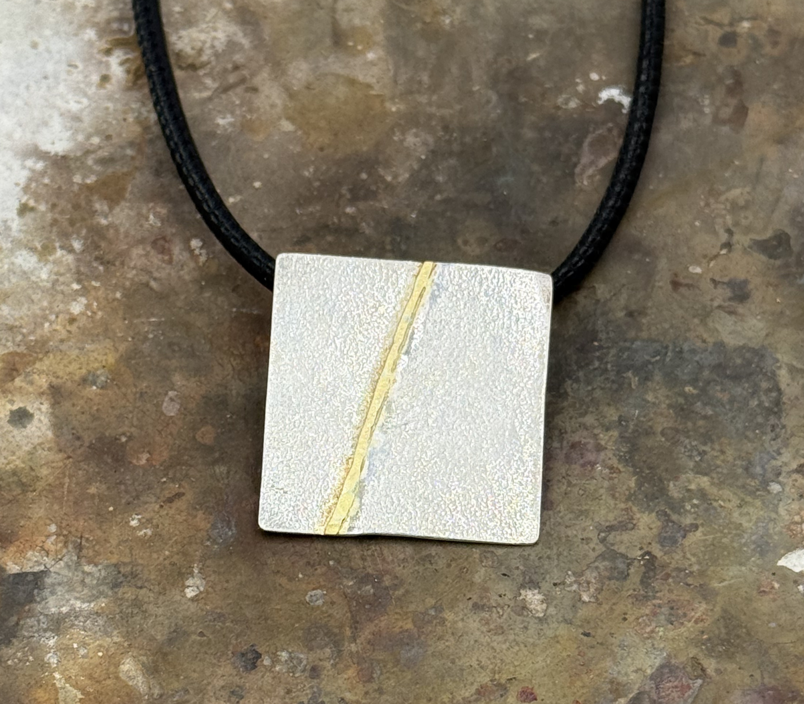 pendente kintsugi quadrato