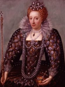 Regina Elisabetta I con perle