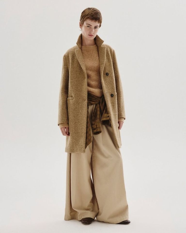 Enwrappoed in warm winter neutrals.

#POMANDÈRE #FW26