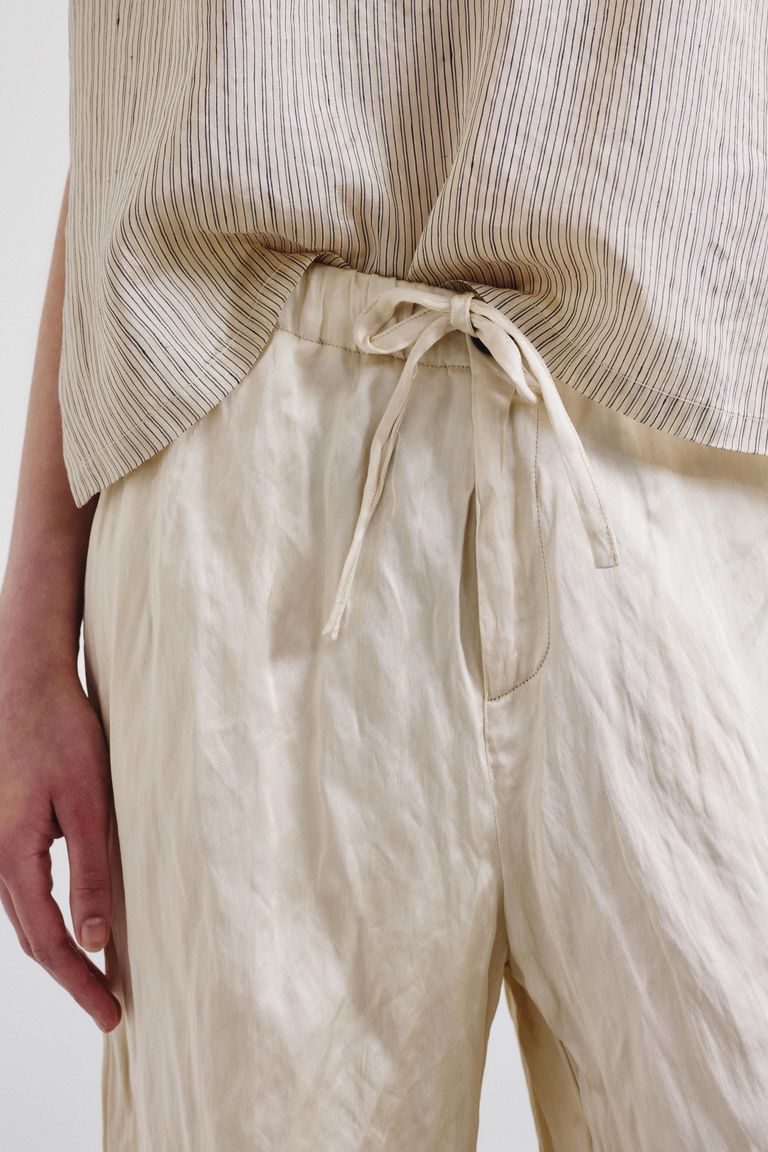 Crinkled viscose satin trousers lime white
