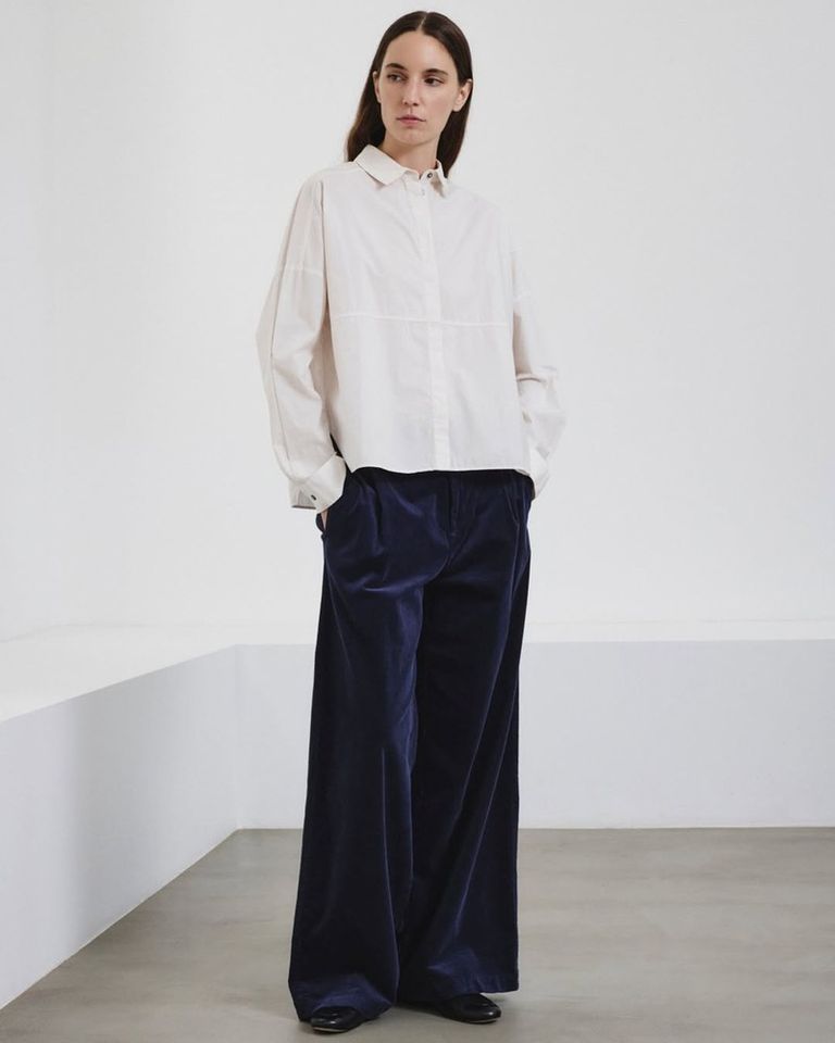 Where structure meets fluid style. 

Oversized shirt & wide-leg trousers available in boutique at 26 rue Saint Sulpice, Paris and online at pomandere.com

#POMANDÈRE #FW26