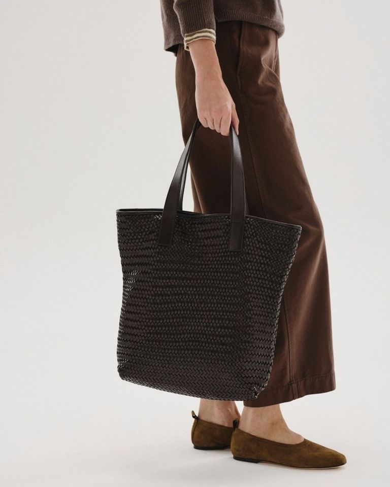 The beauty of crafted leather. 

Available in boutique at 26 rue Saint Sulpice, Paris and online at pomandere.com

#POMANDÈRE #FW26