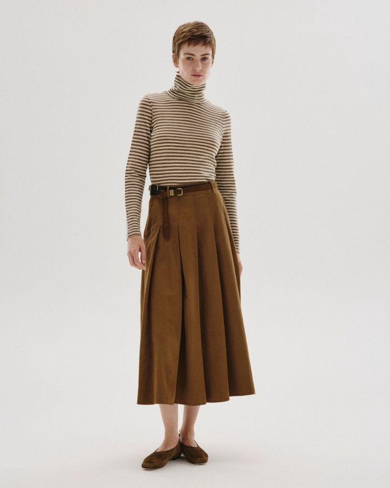 Embracing the warmth and depth of rich chestnut tones. 

#POMANDÈRE #FW26