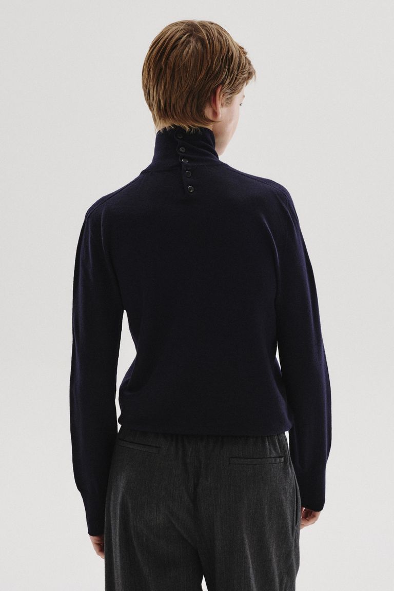 Plain-knit wool turtleneck sweater navy blue