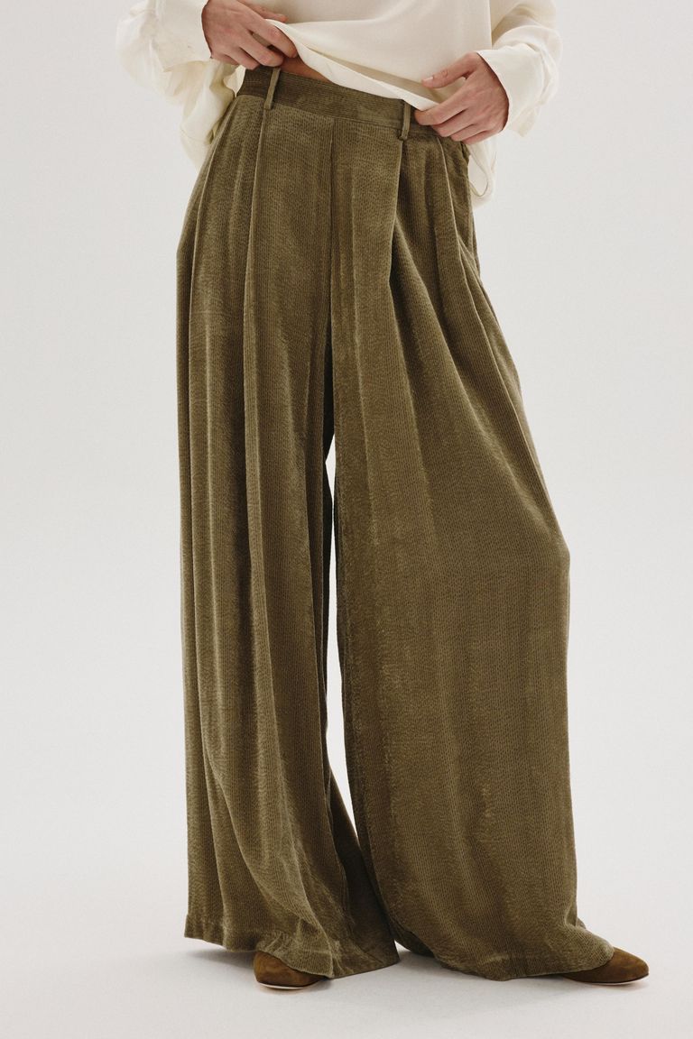 Wide-leg fluid corduroy trousers