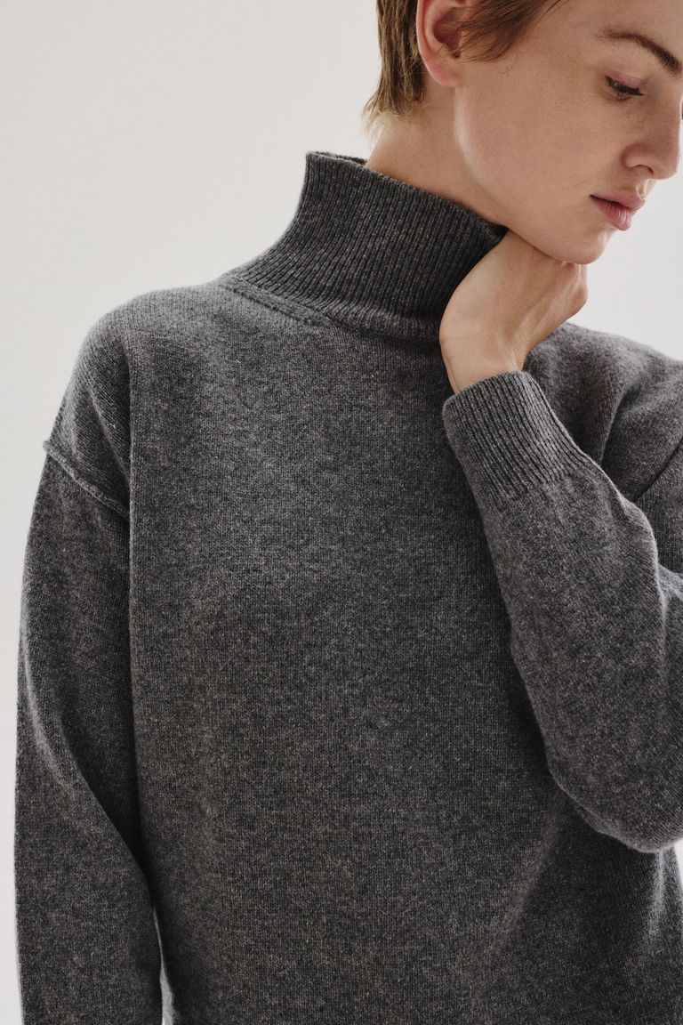Crewneck sweater in stockinette stitch wool and cashmere graphite