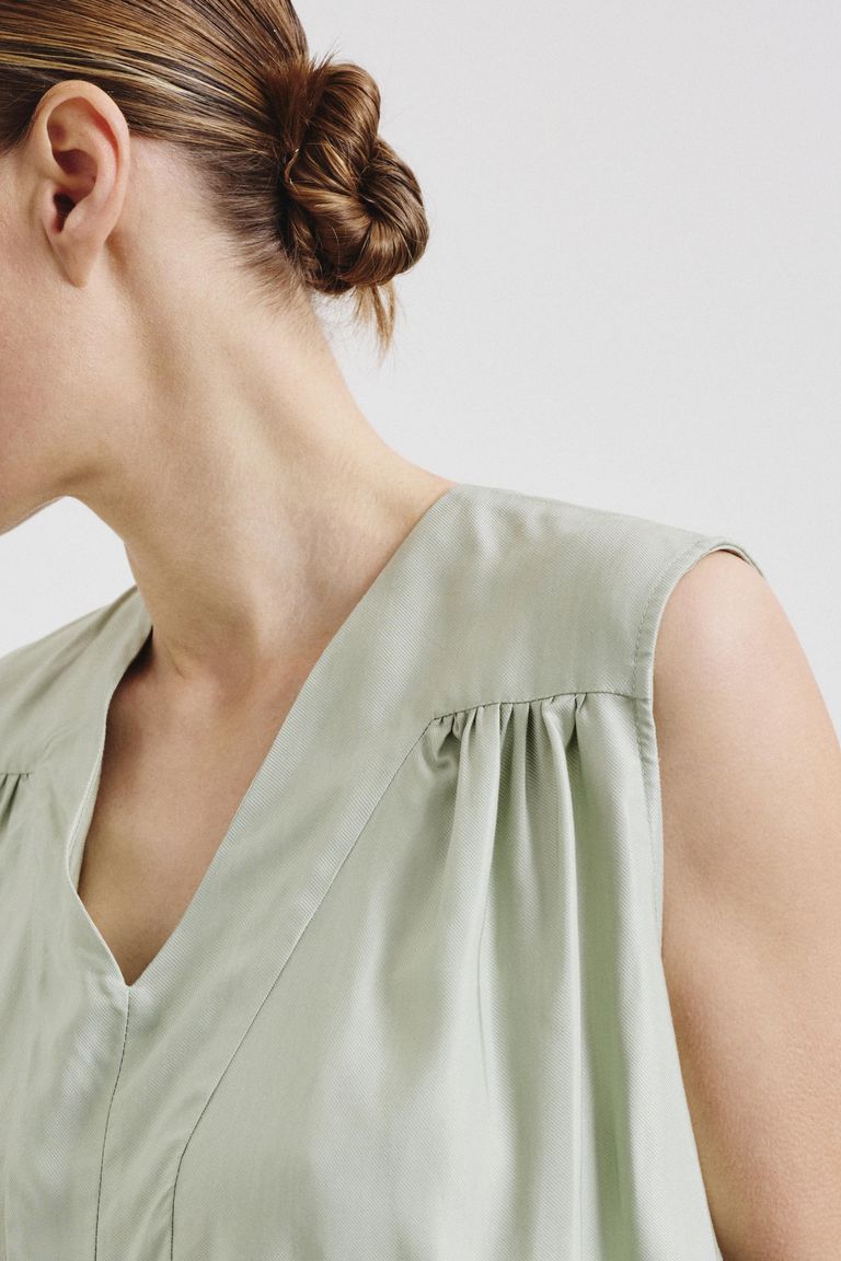 Viscose twill top aloe