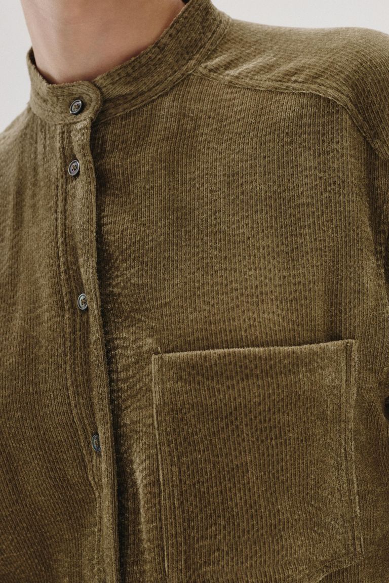 Fluid micro-corduroy band collar shirt