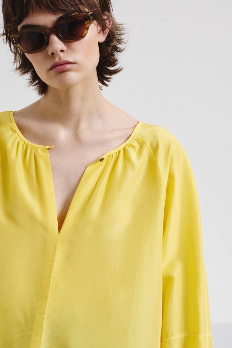 Polo-button shirt in silk habutai sun