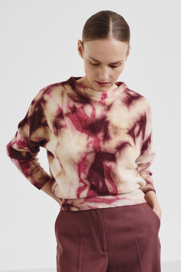 Crew-neck knit in alpaca and wool with tie-dye effect raspberry