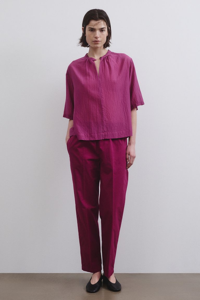 Jogging trousers in cotton gabardine raspberry