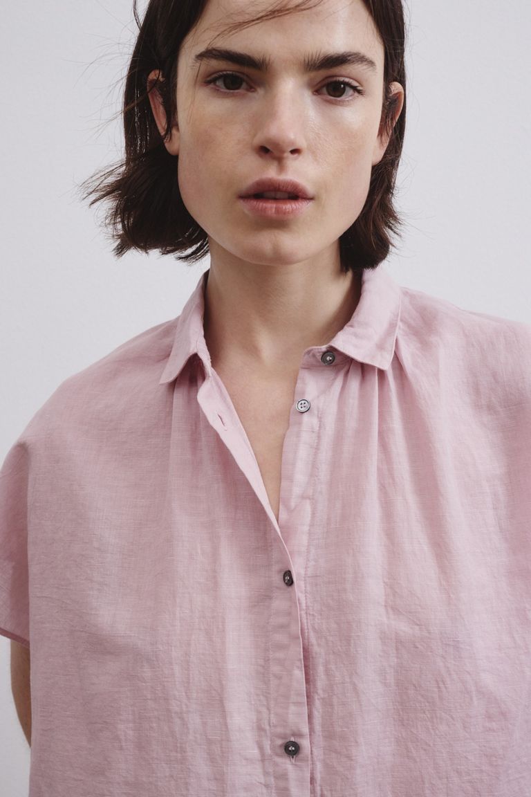 Blouse en gaze de coton et lin flammé.