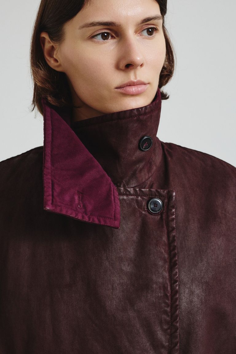 Cotton drill vest with leather-like handfeel