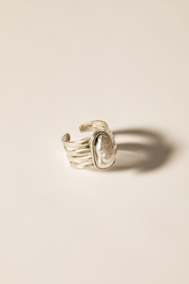 Ring with natural pearl