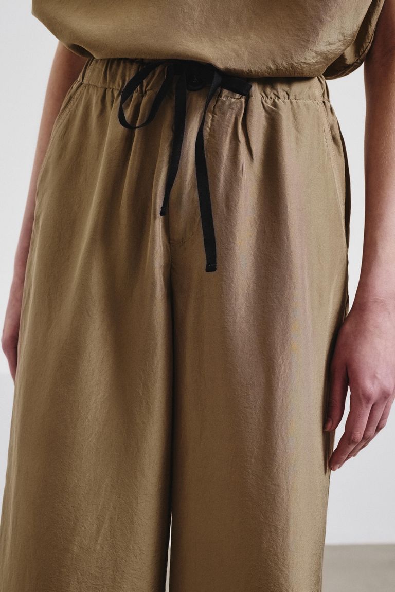 Trousers in silk habutai dove grey