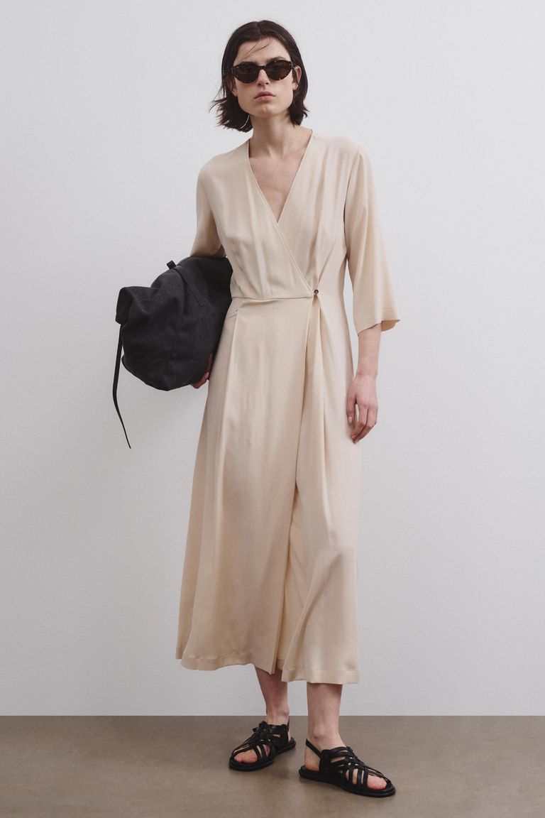 Dress in acetate and viscose crèpe wheat
