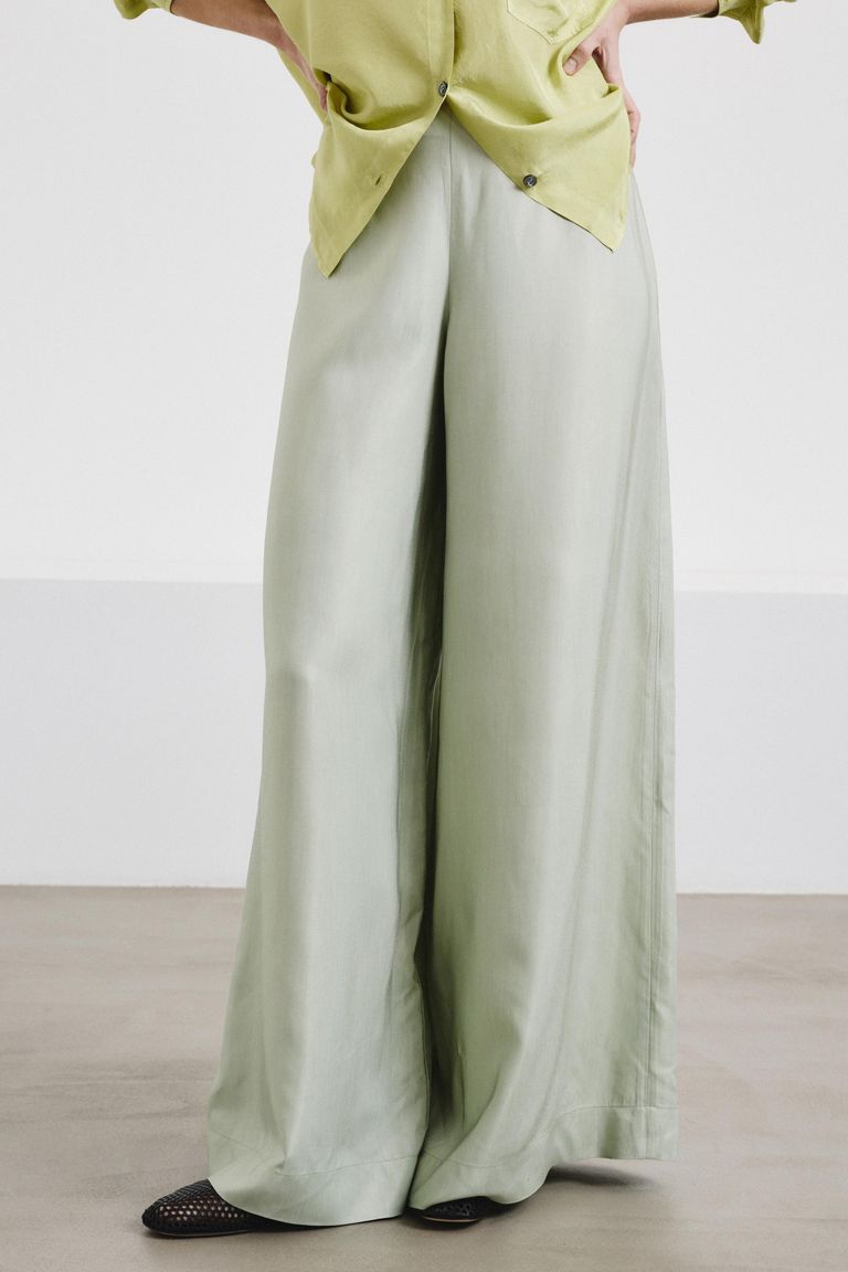 Flat-front trousers in viscose twill aloe