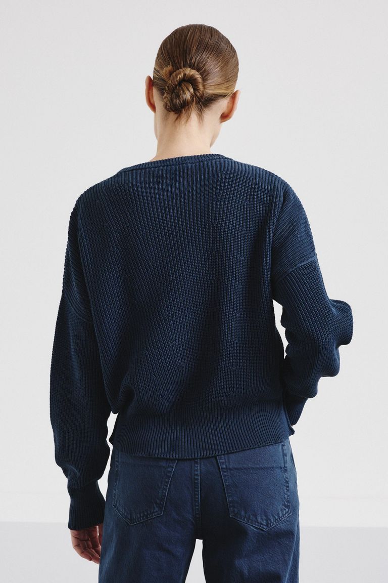 Crew-neck cotton knit with mineral treatment indigo-sulphur blue