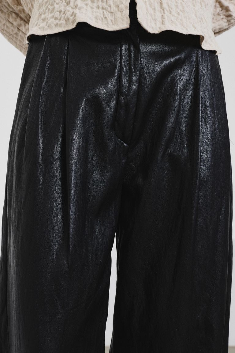 Pantalon large en simili-cuir noir