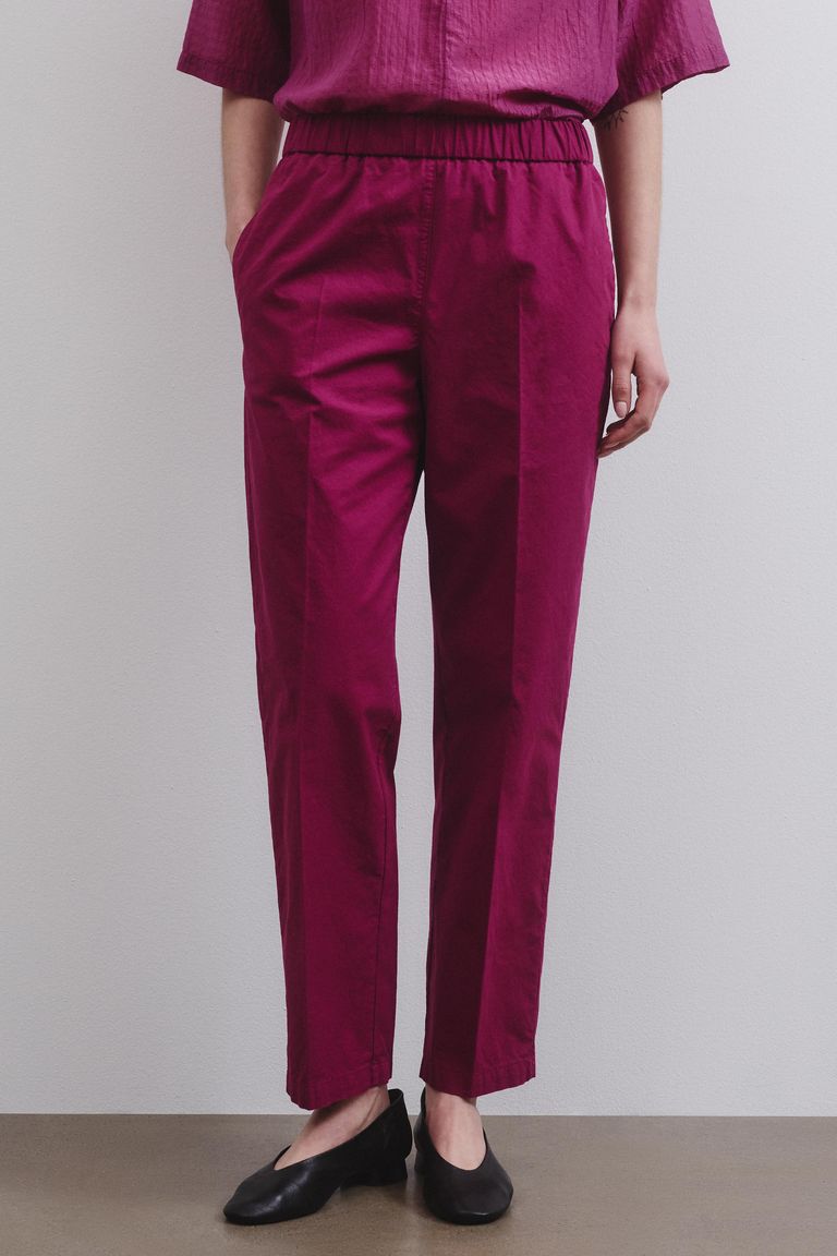 Jogging trousers in cotton gabardine raspberry