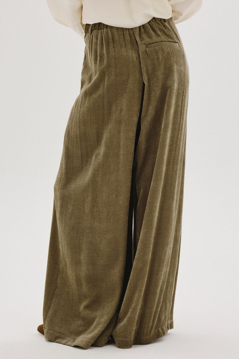 Wide-leg fluid corduroy trousers