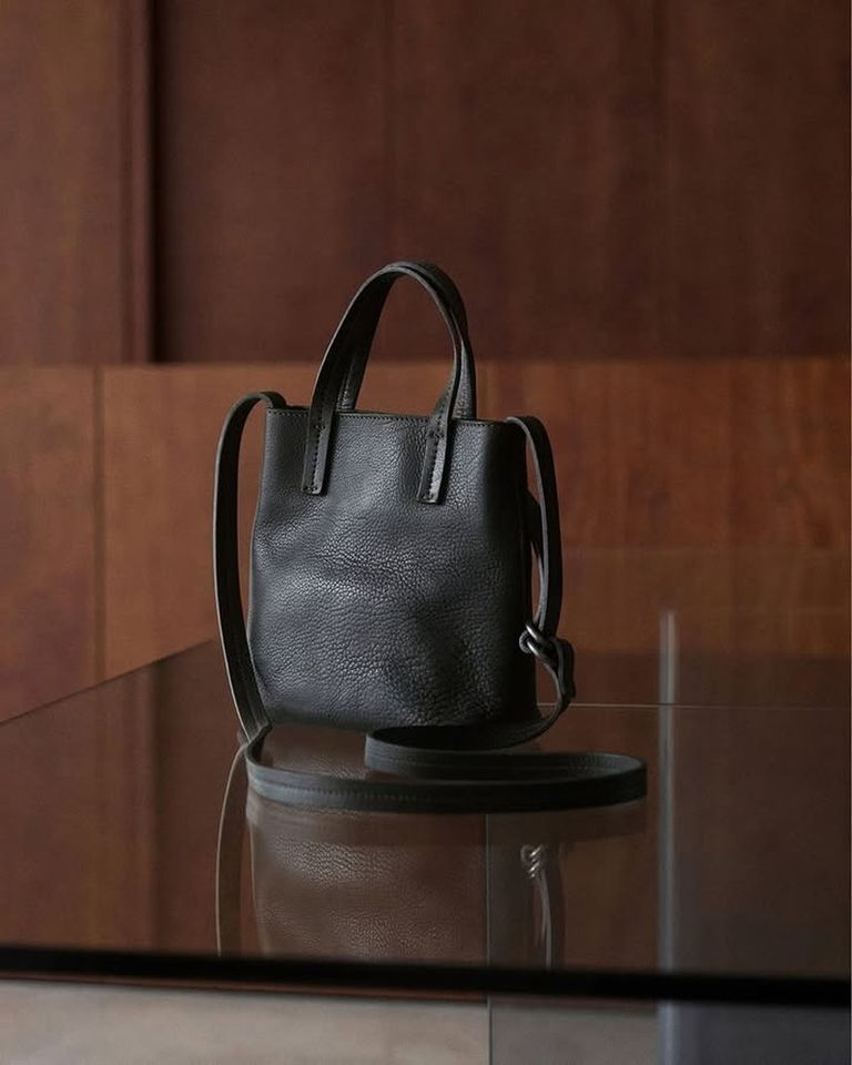 The details that complete the look.

#POMANDÈRE #FW26