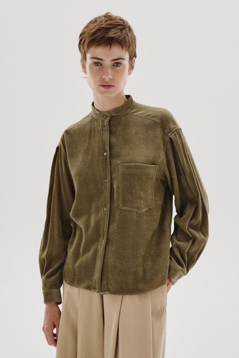 Fluid micro-corduroy band collar shirt