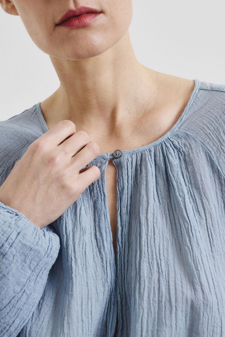Organic cotton crêpe gauze blouse steel blue
