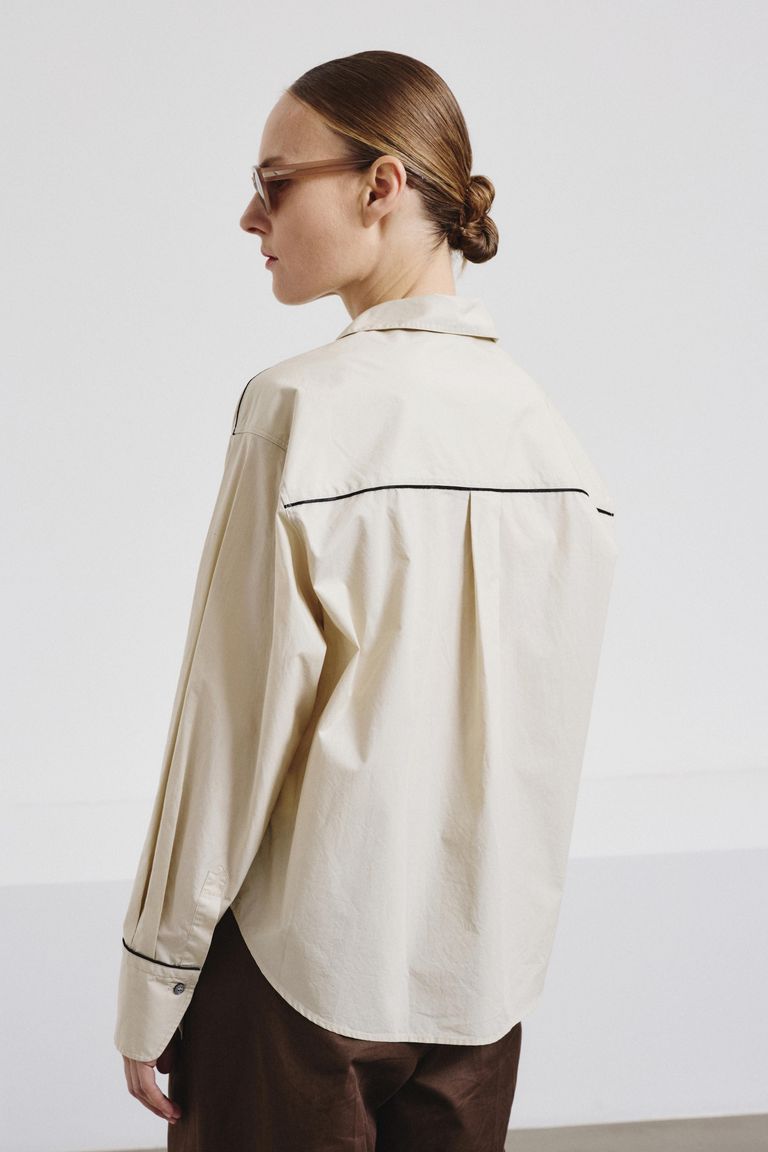 Chemise en popeline avec passepoil vanille