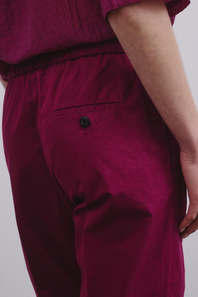 Jogging trousers in cotton gabardine raspberry