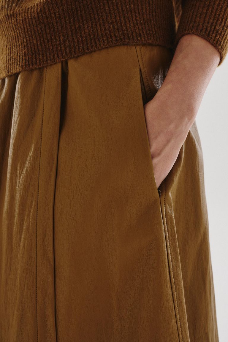 Crinkled faux leather skirt