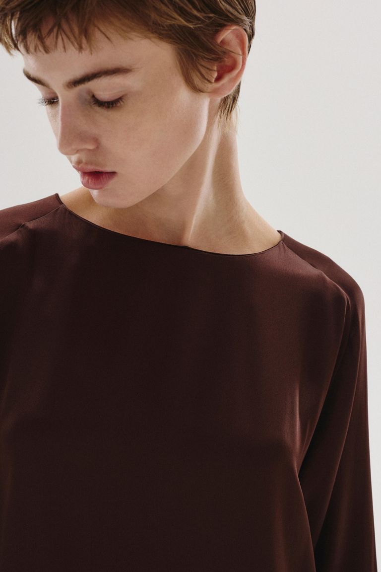 Blouse en satin de viscose acajou