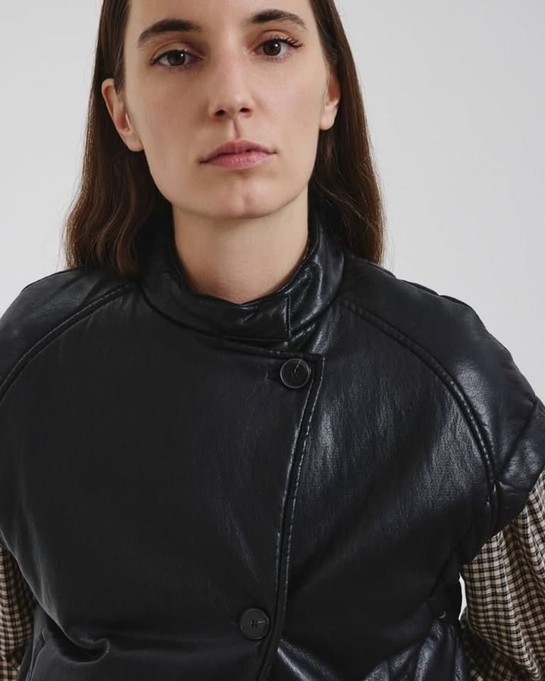 A play of texture and volume.

Faux leather vest available in boutique at 26 rue Saint Sulpice, Paris and online at pomandere.com

#POMANDÈRE #FW26