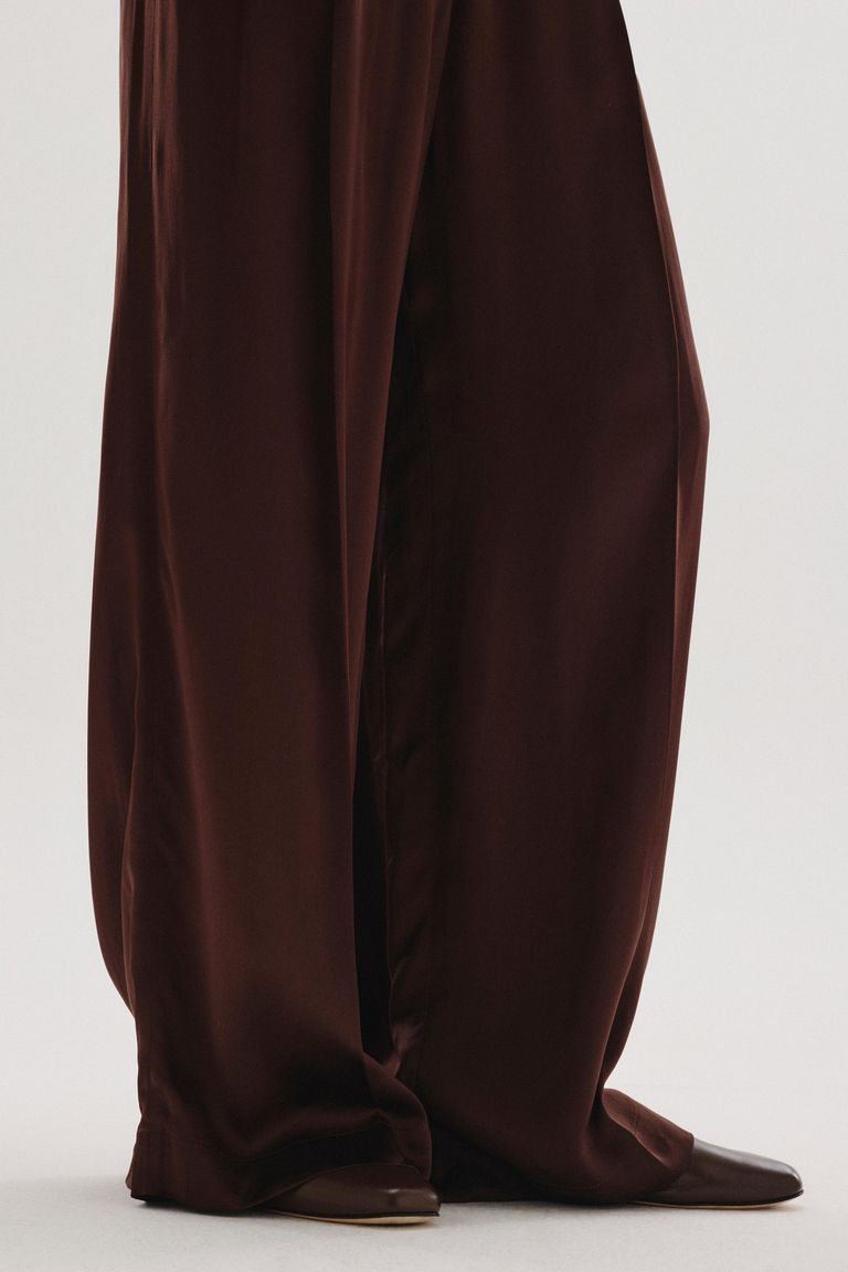 Pantalon large en satin de viscose acajou