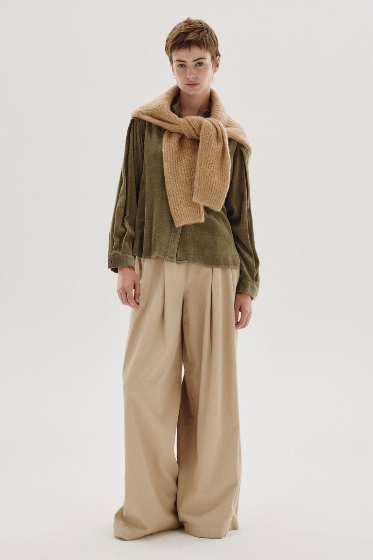 Fluid micro-corduroy band collar shirt