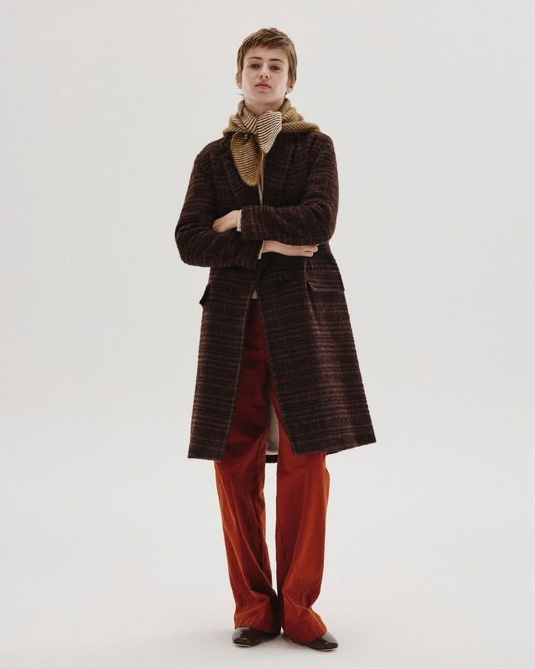 Tonal nuances blend into refined stripes, creating a rich interplay of hues and texture.

#POMANDÈRE #FW26