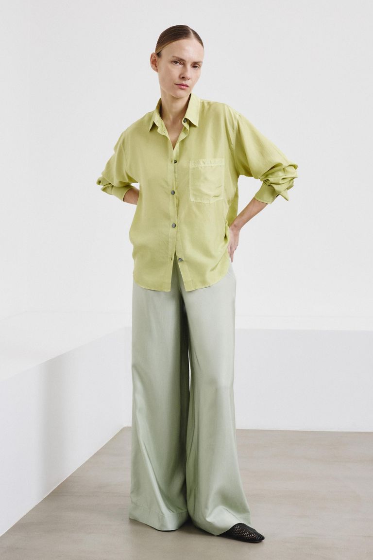 Flat-front trousers in viscose twill aloe