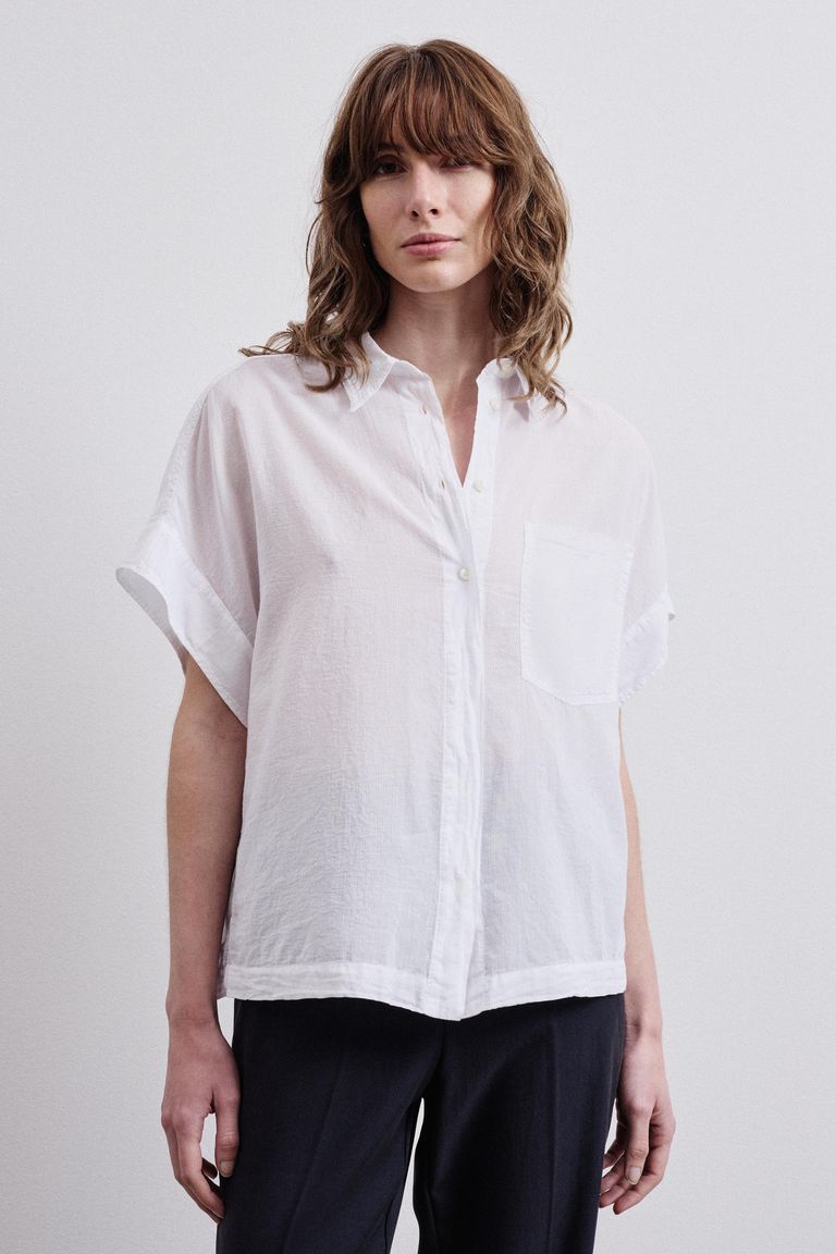 Sleeveless shirt in cotton muslin