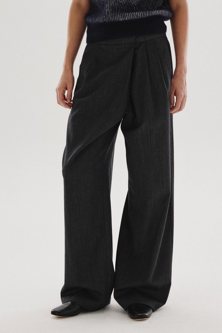 Trousers with asymmetric deep pleat in melange cotton-wool flannel anthracite