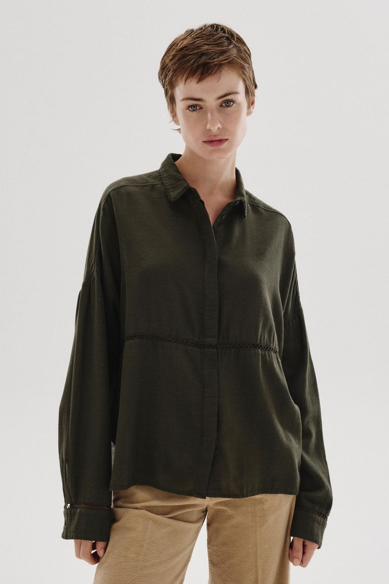 Shirt with micro-weave cotton and wool inlay