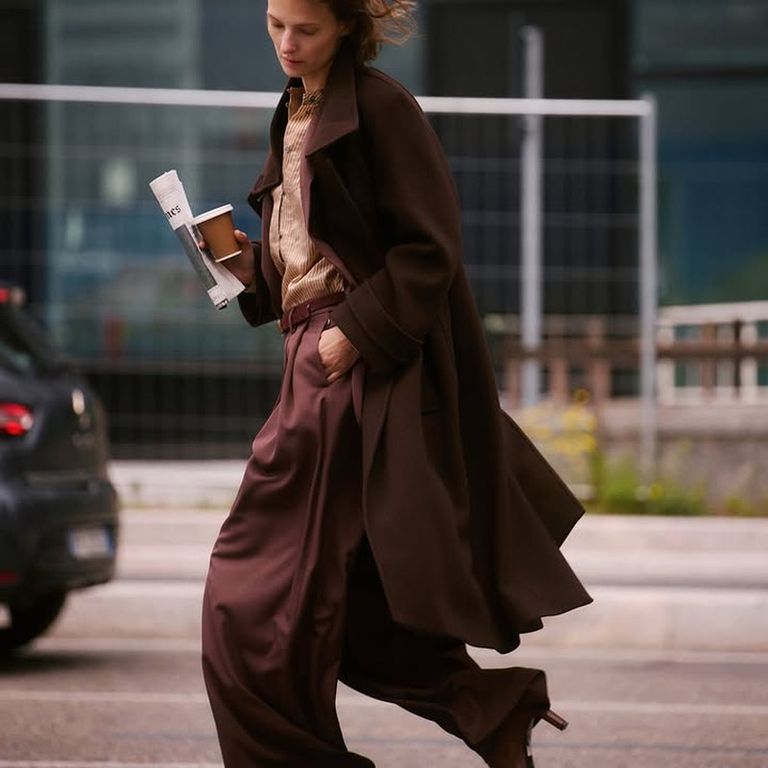 Made for the rhythm of everyday life, dressed in deep burgundy tones. 

#POMANDÈRE #FW26