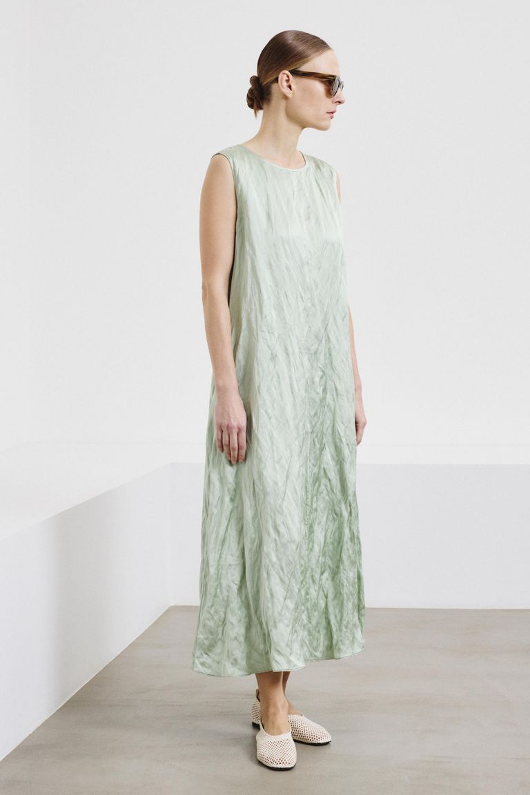 Crinkled viscose satin dress aloe
