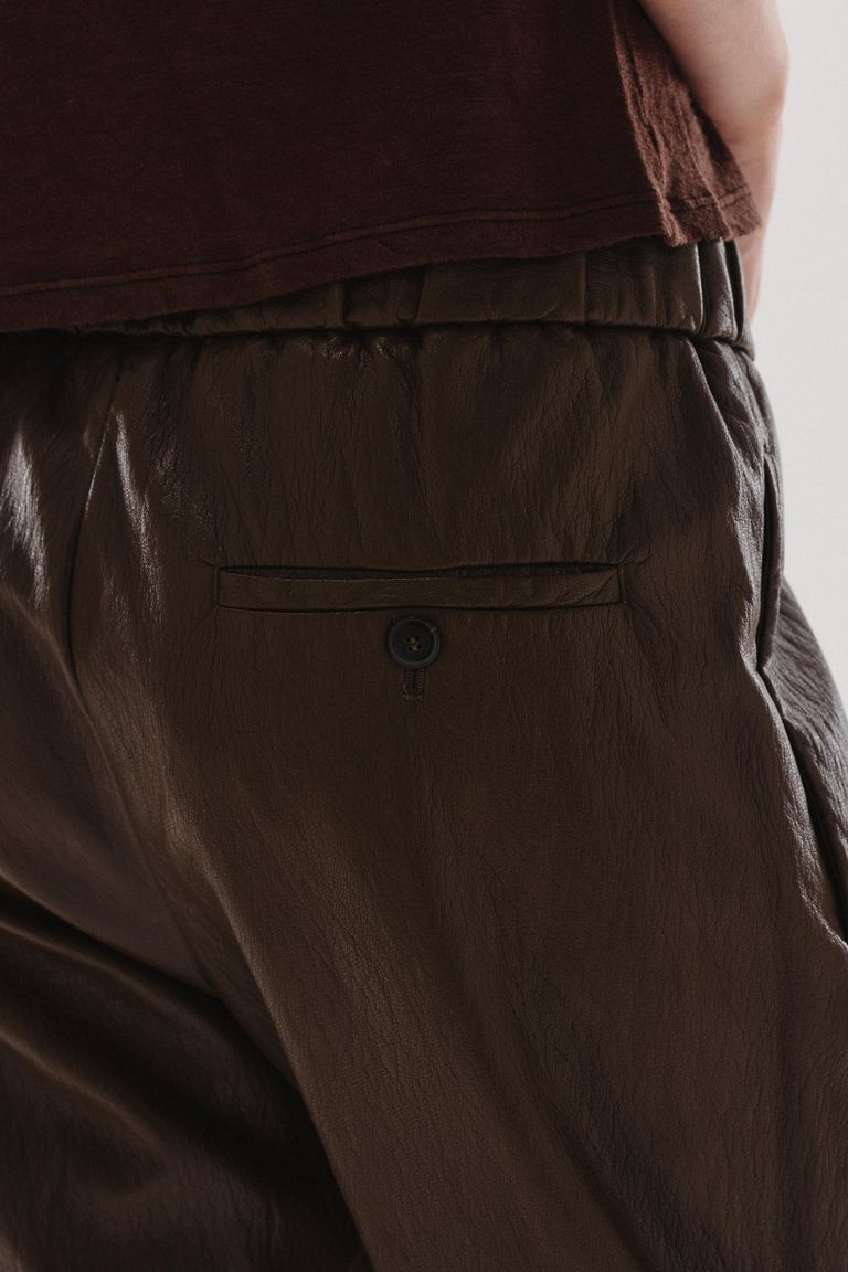 Pantalon de jogging en simili-cuir acajou