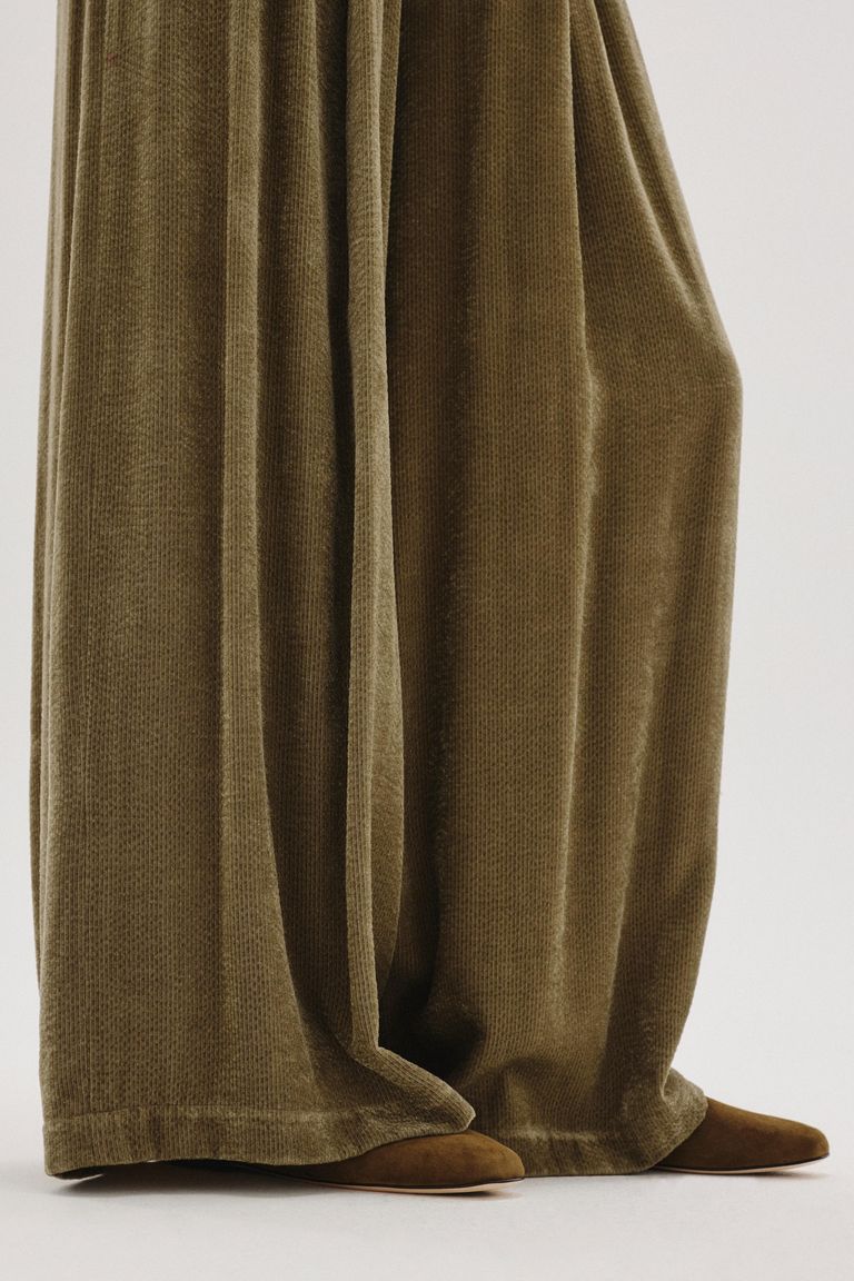 Wide-leg fluid corduroy trousers