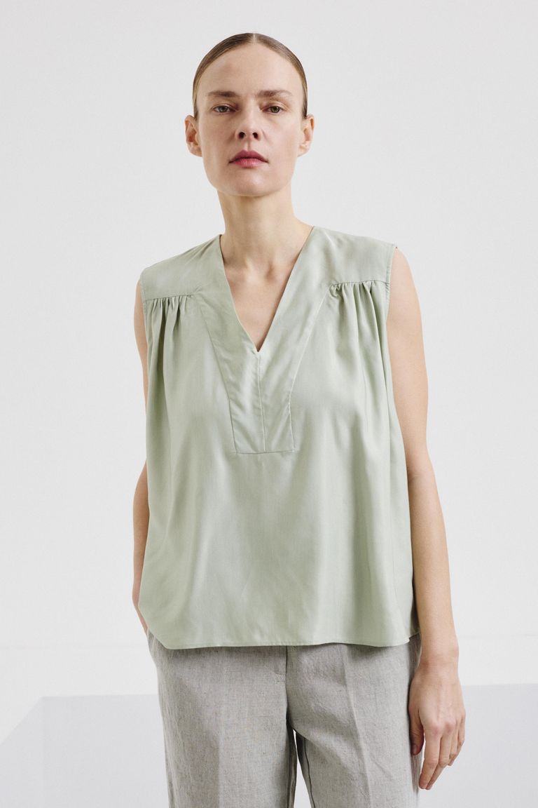 Viscose twill top aloe