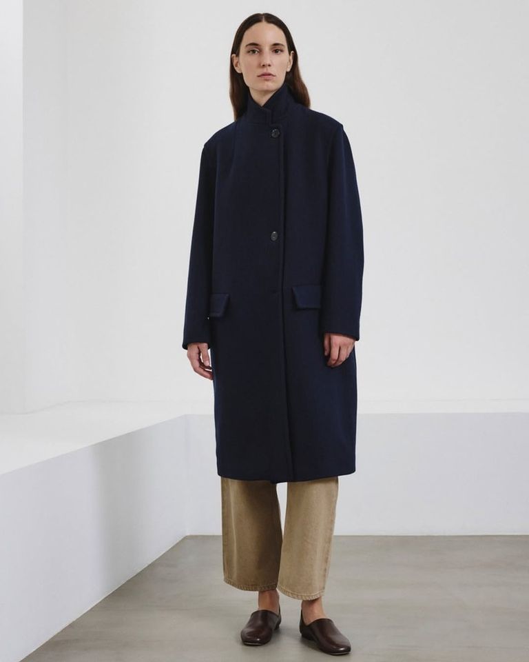 The virgin wool and cashmere crepe coat: refined, warm, with a sophisticated feel.

Available in boutique at 26 rue Saint Sulpice, Paris and online at pomandere.com

#POMANDÈRE #FW26