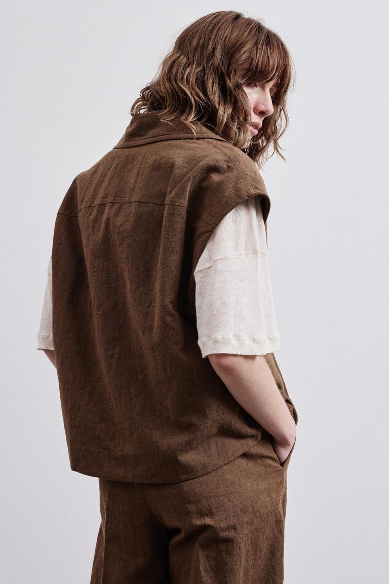 Waistcoat in cotton and linen twill mud